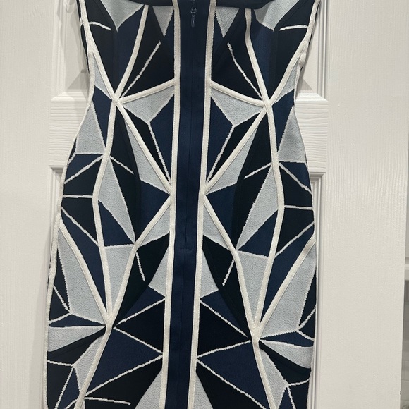 Short barely worn homecoming, prom, or formal dress! HERVE LEGER - Picture 3 of 3